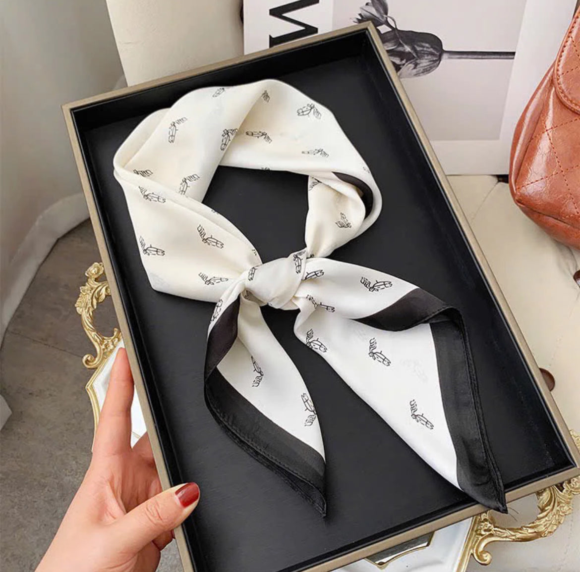 Florence - Black Outline -  Short