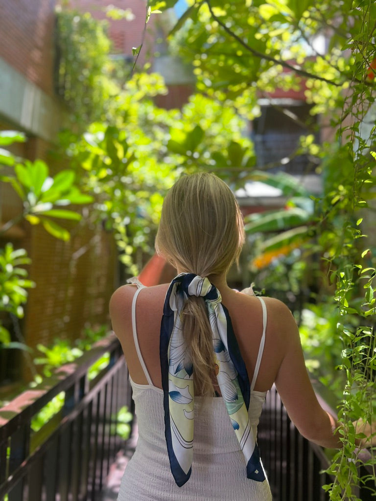 Dubai - Blue Outline - Short