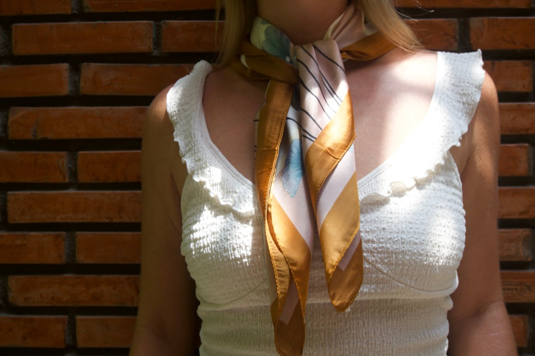 Casablanca - Brown Outline - Short